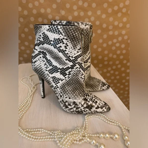 NWOT Venus Snakeskin Stiletto Heels Women’s Boot 7 - Picture 2 of 4